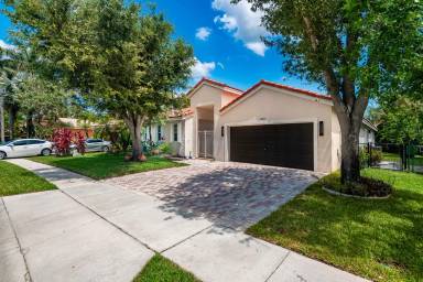Main picture of 19871 SW 3rd Pl
