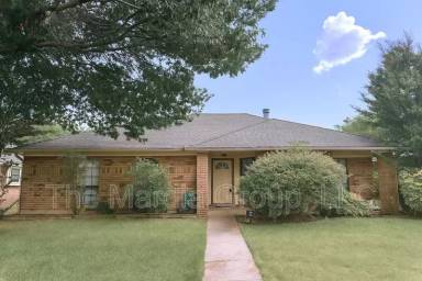Main picture of 1520 Mayflower Dr
