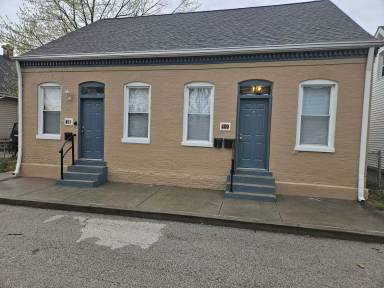 Main picture of 409 S 1st St