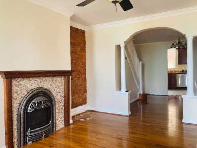 Main picture of 677 E Clement St