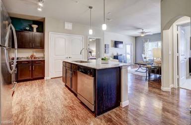 Main picture of 16818 Huebner Rd