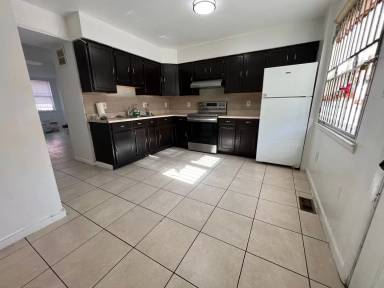 Main picture of 1610 W Diamond St