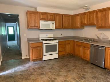 Main picture of 121 E Main St