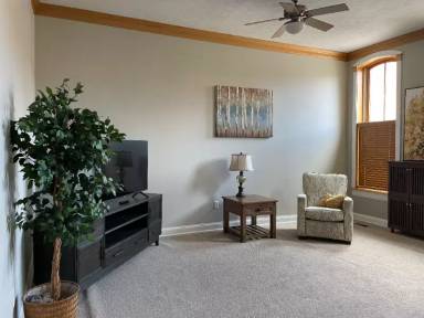 Main picture of 110 E Center St