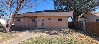 Main picture of 1515 S Avenue E Pl