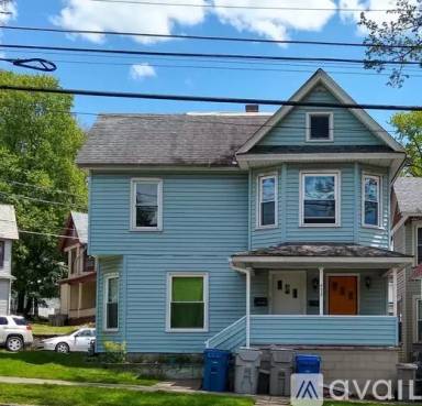 Main picture of 639 Park Ave