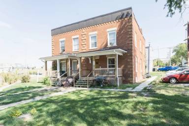 Main picture of 121 Lincoln Blvd