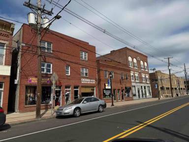 Main picture of 33 W Main St
