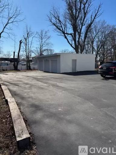Main picture of 34 Center Oak Ave
