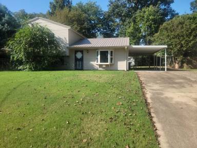 Main picture of 2708 Noble Dr