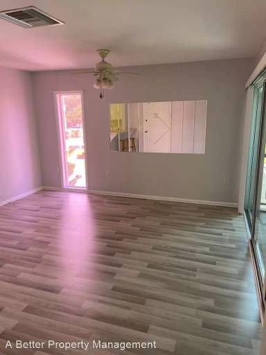 Main picture of 3824 N Lake Dr