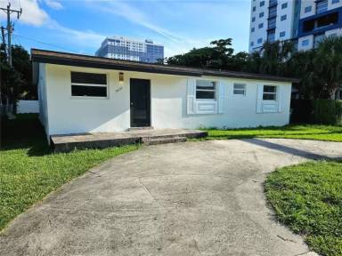 Main picture of 10680 SW 4th St