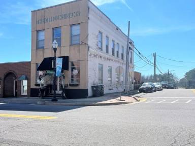 Main picture of 201 S Hill Ave