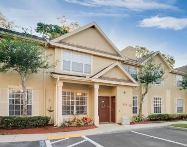 Main picture of Crescent Place at Lake Lotus Condominiums