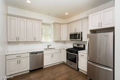 Main picture of 447 N Carpenter St