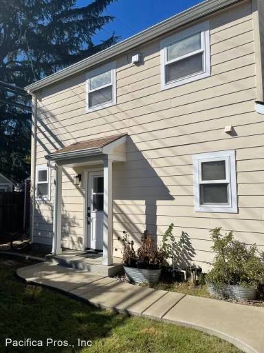Main picture of 3950 T St