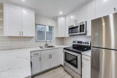 Main picture of 1391 Broadway