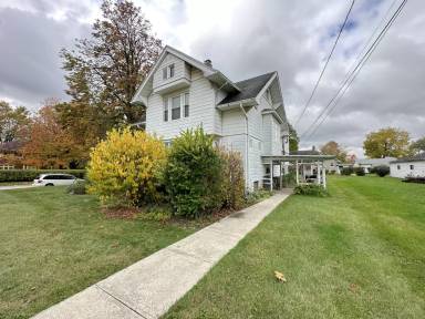 Main picture of 225 Kingston Rd