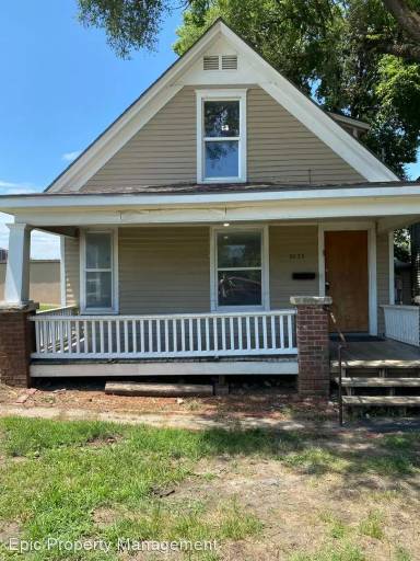 Main picture of 2033 SW Van Buren St