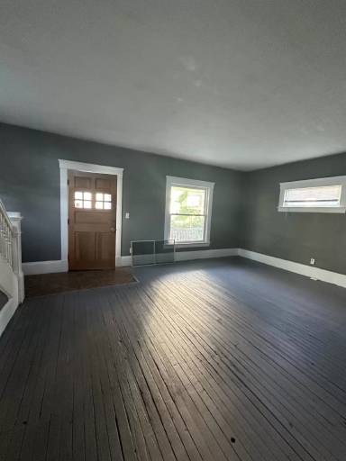 Main picture of 1352 W 93rd St