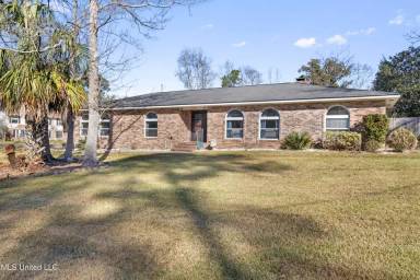 Main picture of 13721 Puerto Dr