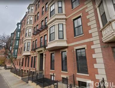 Main picture of 23 Cortes St