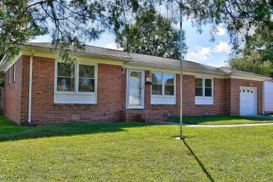 Main picture of 3817 Colonial Pkwy