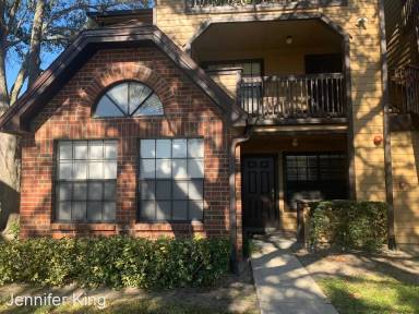 Main picture of 355 Lakepointe Dr