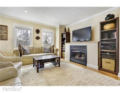 Main picture of 11 Whitney St