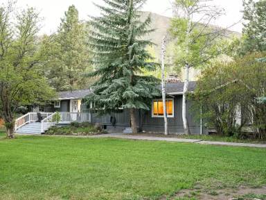 Main picture of 911 Queen of the Hills Dr