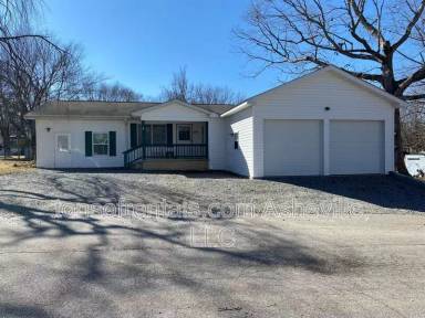 Main picture of 404 Doliver Dr