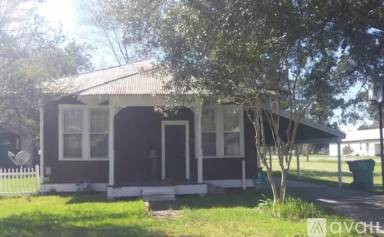 Main picture of 915 Louisa Ave