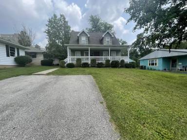 Main picture of 305 S Mitchell St