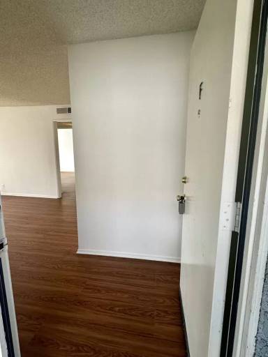 Main picture of 445 E Tujunga Ave