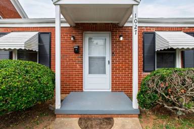 Main picture of 1027 Oberlin Rd