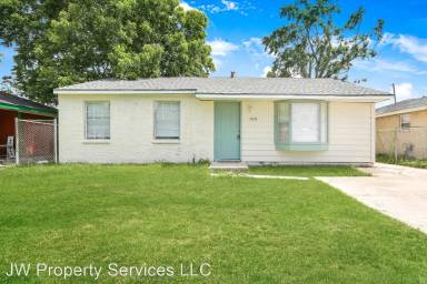 Main picture of 108 Helen Dr
