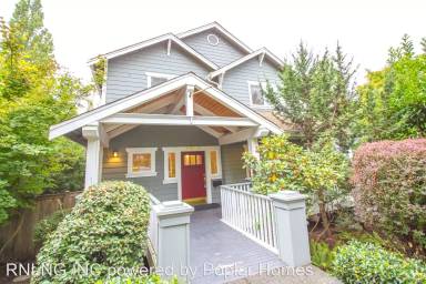 Main picture of 4021 NE 45th St