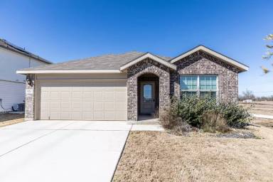 Main picture of 824 Red Riv