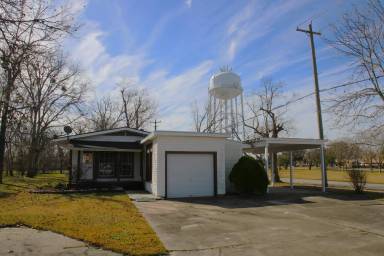 Main picture of 302 Circle Way St