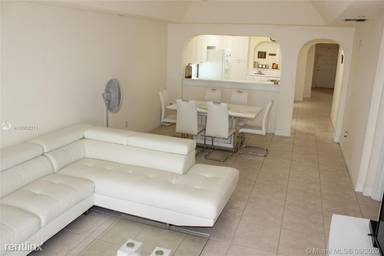 Main picture of 10720 NW 66th St