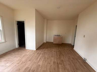 Main picture of 2423 S 28th St