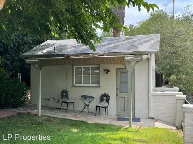 Main picture of 305 Laurel Dr