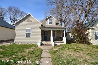 Main picture of 933 E Locust St