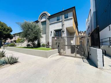 Main picture of 926 S Gramercy Dr