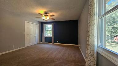 Main picture of 121 Spring Cir