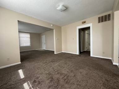 Main picture of 319 S Elm St