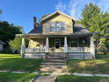 Main picture of 206 Watts Ave