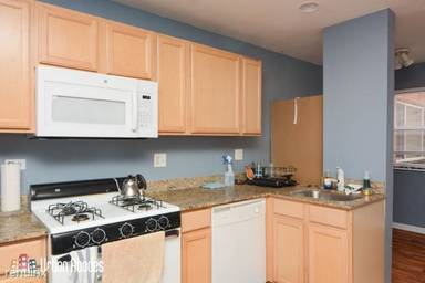 Main picture of 5953 N Kenmore Ave