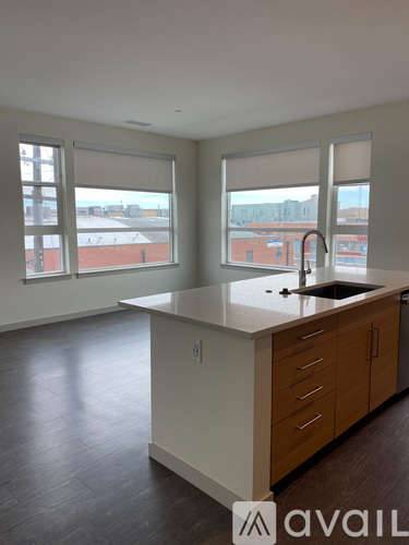 Main picture of 2875 Blake St