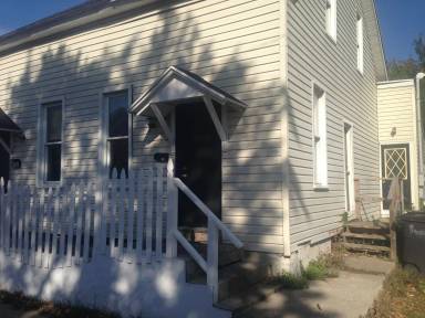 Main picture of 1008 Salem St